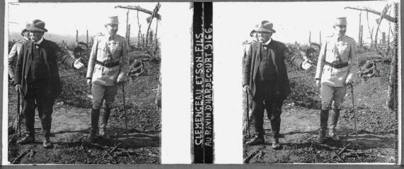 Clémenceau et son fils au ravin d'Hardecourt. 9166. - [entre 1914 et 1918]. - Photographie