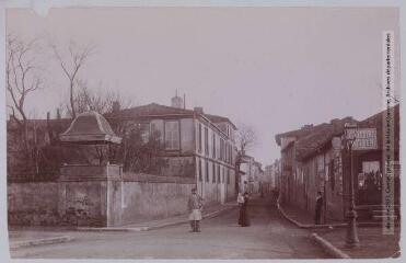 Tarn-et-Garonne. 158. Castelsarrasin : la sous-préfecture / photographie Amédée Trantoul (1837-1910). - Toulouse : maison Labouche frères, [entre 1900 et 1910]. - Photographie