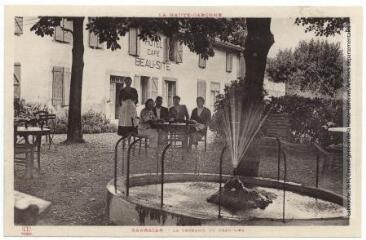 La Haute-Garonne. Barbazan : la terrasse du Beau-Site [hôtel-café]. - Toulouse : phototypie Labouche frères, marque LF, [1936]. - Carte postale