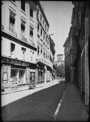 [Toulouse : la rue des Arts et la tour des Augustins]. - Toulouse : édition Labouche frères, [entre 1920 et 1950]. - Photographie