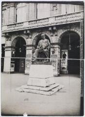 Les Basses-Pyrénées. Bayonne : théâtre & monument Bonnat / cliché Aubert. - Toulouse : maison Labouche frères, [entre 1900 et 1940]. - Photographie