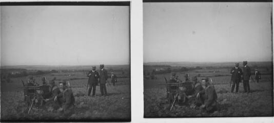 Entraînement au tir à la mitrailleuse. - [entre 1890 et 1920]. - Photographie