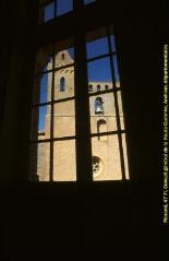 Plan de demi-ensemble du clocher, vue à travers une fenêtre. - Prise de vue du 18 juin 1998.