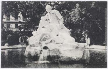 Toulouse. Jardin Lafayette : statue de Pierre Goudelin, poète toulousain du XVIIe siècle. - Toulouse : édition J.L.B, [entre 1920 et 1950]. - Carte postale