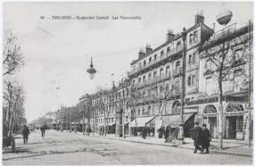 80. Toulouse. Boulevard Carnot. Les Nouveautés. - Toulouse : C.F. Adams Compagnie, [entre 1920 et 1950]. - Carte postale