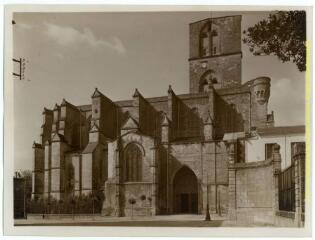 Lodève (Hérault) : cathédrale Saint-Fulcran (ensemble nord : clocher et portail) / J.-E. Auclair photogr. - [entre 1920 et 1950]. - Photographie