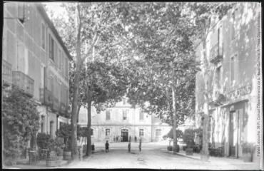 L'Aveyron. 385. St-Affrique : la gare et les hôtels. - Toulouse : phototypie Labouche frères, [entre 1909 et 1925], tampon d'édition du 22 mars 1919. - Carte postale