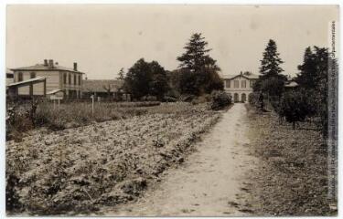 Ondes : école régionale d'agriculture : vue des jardins. - Toulouse : maison Labouche frères, [vers 1950]. - Photographie