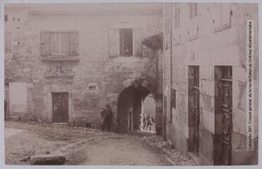 Tarn-et-Garonne. 186. Montpezat[-de-Quercy] : porte Saint-Roch, faubourg Desplats / photographie Amédée Trantoul (1837-1910). - Toulouse : maison Labouche frères, [entre 1900 et 1910]. - Photographie