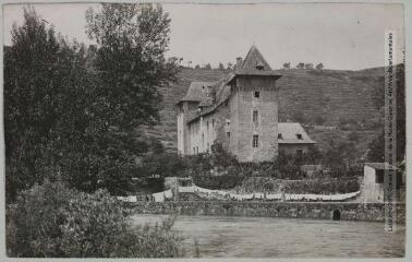 L'Aveyron. 212. Entraygues[-sur-Truyère] : le château / photographie Henri Jansou (1874-1966). - Toulouse : maison Labouche frères, [entre 1900 et 1940]. - Photographie