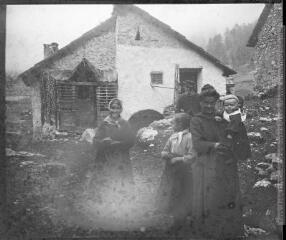 Habitants des chalets des Ayes. 2 août 1905.