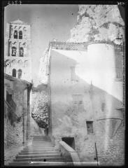 [Moustiers-Sainte-Marie (Alpes-de-Haute-Provence) : église de Notre-Dame-de-l'Assomption]. - [8-9 juin 1948].