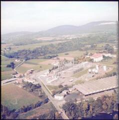 Boussens : vue sur l'usine de dégazolinage "ELF". - septembre 1975. - Photographie