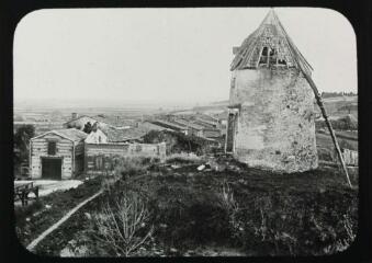 Miremont : vieux moulin à vent à la sortie du village. - 16 avril 1911. - Photographie
