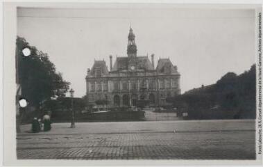[Limoges : l'hôtel de ville] / photographie Emmanuel Lejeune, 91 avenue Berthelot, Lyon. - Toulouse : maison Labouche frères, [entre 1900 et 1920]. - Photographie