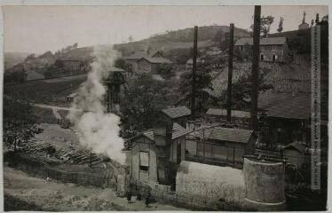 Aveyron. 49. Combes près Aubin : le puits Banel / photographie Henri Jansou (1874-1966). - Toulouse : maison Labouche frères, [entre 1900 et 1940]. - Photographie