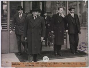 Paris : voici les ministres quittant l'Elysée / photographie France Presse Voir, Paris. - 19 octobre 1939. - Photographie