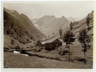 Environs du hameau de Salau (Couflens, Ariège) : paysage près des sources du Salat / J.-E. Auclair photogr. - [entre 1920 et 1950]. - Photographie