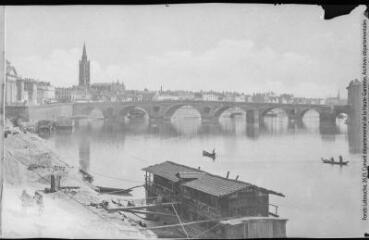34. Toulouse : quai de la Daurade & Pont Neuf. - Toulouse : maison Labouche frères, [entre 1900 et 1926]. - Photographie
