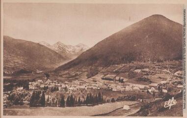 Les Pyrénées Centrales. Vallée d'Aure. Guchen. 81. Vue panoramique. - Toulouse : éditions Labouche frères, marque Elfe, [entre 1937 et 1950]. - Carte postale