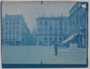 1512. Bayonne : la rue Port-Neuf. Hélio 11. - Toulouse : héliogravure Labouche frères, [entre 1930 et 1937]. - Carte postale