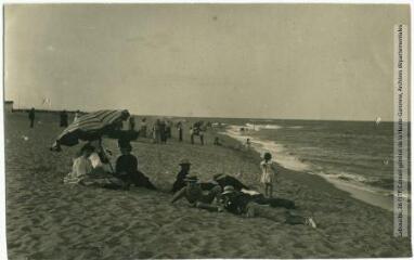 Le Roussillon. 420. Argelès-sur-Mer : sur la plage. - Toulouse : maison Labouche frères, [entre 1900 et 1920]. - Photographie
