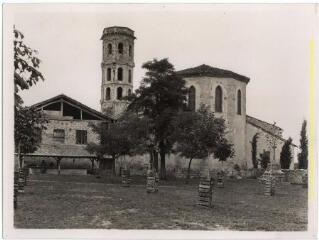 Rimont (Ariège) : église et lavoir / J.-E. Auclair photogr. - [entre 1920 et 1950]. - Photographie