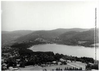 Revel : lac de Saint-Ferréol et l'Hermitage / Jean Quéguiner photogr. - Juillet 1976. - 3 photographies
