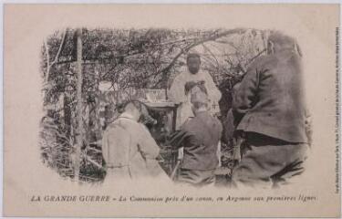 La grande guerre. La communion près d'un canon, en Argonne, aux première lignes. - [s.l] : [s.n], [entre 1914 et 1918]. - Carte postale