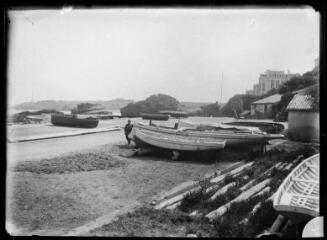 Biarritz (Pyrénées-Atlantiques) : bateaux au port des pêcheurs. - [entre 1900 et 1930]. - Photographie