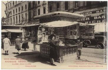 Kiosque Ségol, allées Jean-Jaurès, Toulouse. Journaux et publications, français et étranger, dernières nouveautés en librairie. - Toulouse : phototypie Labouche frères, marque LF au verso, [1918]. - Carte postale