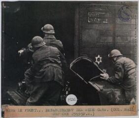 Vers le front' Embarquement des side cars / photographie France Presse Voir, Paris. - 21 septembre 1939. - Photographie