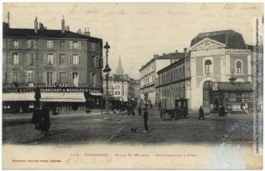 112. Toulouse : place Saint-Michel : gendarmerie à pied / Cliché A. Trantoul [Amédée Trantoul (1837-1910)]. - Toulouse : phototypie Labouche frères, [entre 1900 et 1904]. - Carte postale