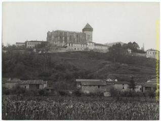 Saint-Bertrand-de-Comminges : la cathédrale (ensemble nord) et une partie du village / J.-E. Auclair, Melot photogr. - [entre 1920 et 1950]. - Photographie