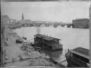 34. Toulouse : quai de la Daurade & Pont Neuf / [photographie Amédée Trantoul (1837-1910)]. - Toulouse : maison Labouche frères, [entre 1900 et 1910]. - Photographie