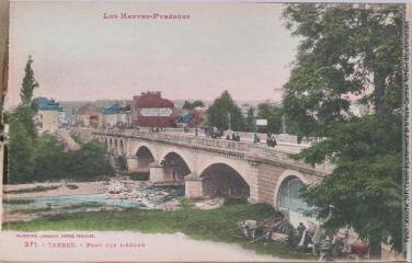 Les Hautes-Pyrénées. 371. Tarbes : pont sur l'Adour. - Toulouse : phototypie Labouche frères, marque LF au verso, [entre 1911 et 1925]. - Carte postale