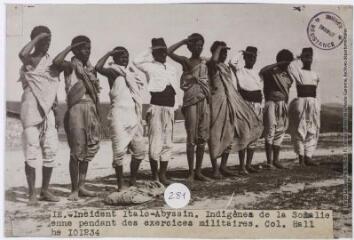 Ethiopie : incident italo-abyssin. Indigènes de la Somalie italienne pendant des exercices militaires / photographie The New York Times (Wide World Photos), Paris. - 9 décembre 1934. - Photographie