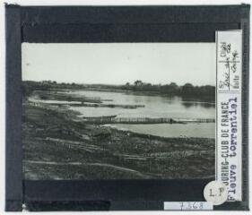 Fleuve torrentiel : épis sur la Loire / photographie Touring-Club de France. - [entre 1900 et 1920].