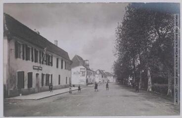 Basses-Pyrénées. 500. Puyoô : la gendarmerie & route de Bayonne. - Toulouse : maison Labouche frères, [entre 1900 et 1940]. - Photographie