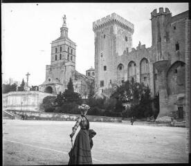 Avignon 2 avril 1902. [Palais des Papes d’Avignon et cathédrale Notre-Dame des Doms].