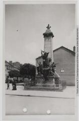 [Limoges : monument des combattants] / photographie Emmanuel Lejeune, 91 avenue Berthelot, Lyon. - Toulouse : maison Labouche frères, [entre 1900 et 1920]. - Photographie