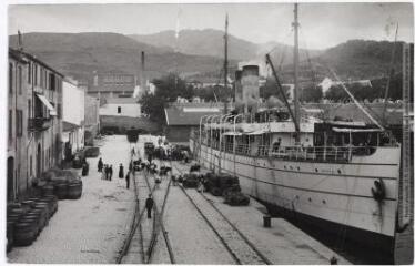114. Port-Vendres : le bateau l'Ibéria dans le port / photographie Henri Jansou (1874-1966). - Toulouse : maison Labouche frères, [entre 1900 et 1920]. - Photographie