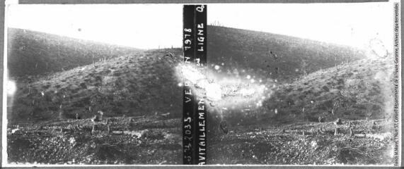 LSU 2035. Verdun : ravitaillement en 1ère ligne. - Paris : La Stéréoscopie Universelle, 1918. - Photographie