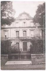 11. Prades : la sous-préfecture / photographie Henri Jansou (1874-1966). - Toulouse : maison Labouche frères, [entre 1900 et 1920]. - Photographie