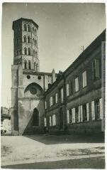Le Gers. 37. Lombez : la sous-préfecture et le clocher. - Toulouse : maison Labouche frères, [entre 1900 et 1940]. - Photographie