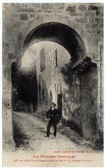 Les Pyrénées Centrales. 94. Saint-Bertrand-de-Comminges : la porte Cabirol [i.e. Cabirole]. - Toulouse : phototypie Labouche frères, [entre 1930 et 1937, réédition]. - Carte postale