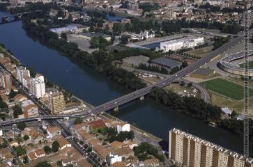 Toulouse : quartier d' Empalot : vue sur la Garonne. - septembre 1984. - Photographie