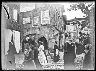 Procession de la Fête-Dieu : cortège des femmes. - [entre 1901 et 1909]. - Photographie