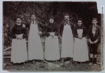 Les Hautes-Pyrénées. 461. Capvern-les-Bains : personnel des bains de Hount Caoudo. - Toulouse : phototypie Labouche frères, [entre 1905 et 1918]. - Carte postale