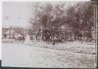 Les Hautes-Pyrénées. Capvern-les-Bains : construction d'un pont. - Toulouse : maison Labouche frères, [entre 1900 et 1920]. - Photographie